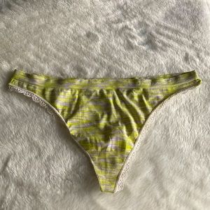 VICTORIA SECRET | NWOT Comfy Yellow Seamless Thong